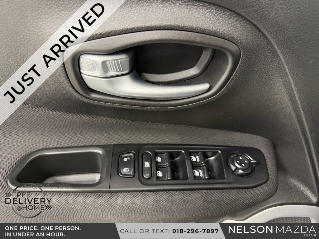 Used 2019 Jeep Renegade Latitude AWD/4WD image 20