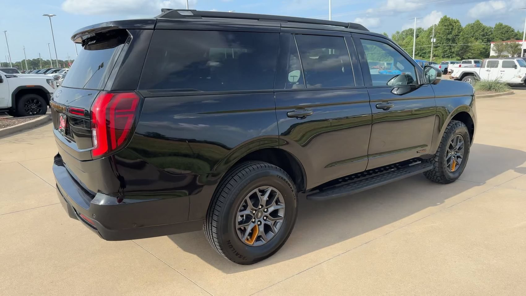 Used 2025 Ford Expedition Tremor AWD/4WD image 9