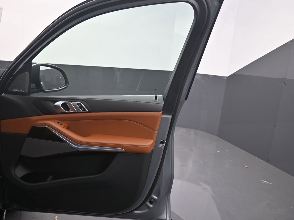 Used 2026 BMW X5 xDrive50e w/ Premium Package image 22