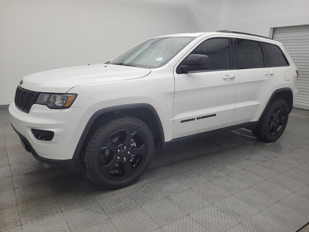 Used 2019 Jeep Grand Cherokee Laredo image 2