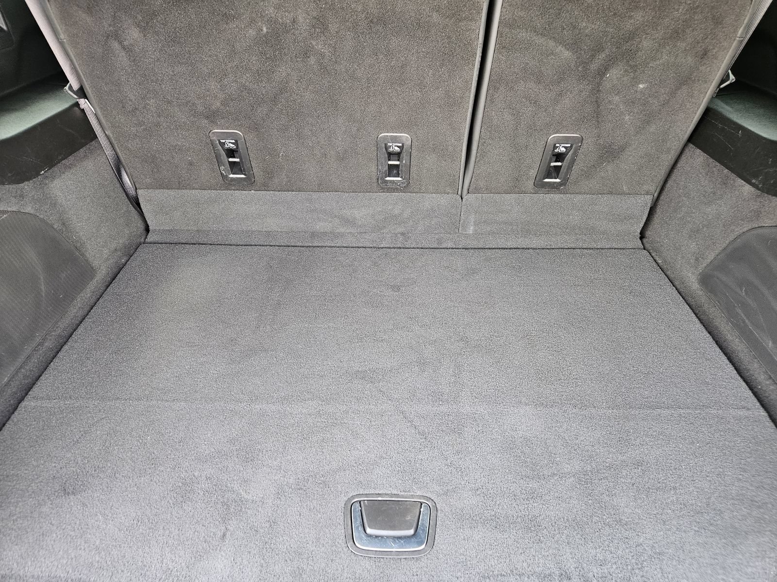 Used 2023 Cadillac Escalade ESV Sport w/ Heavy-Duty Trailer Package AWD/4WD image 34