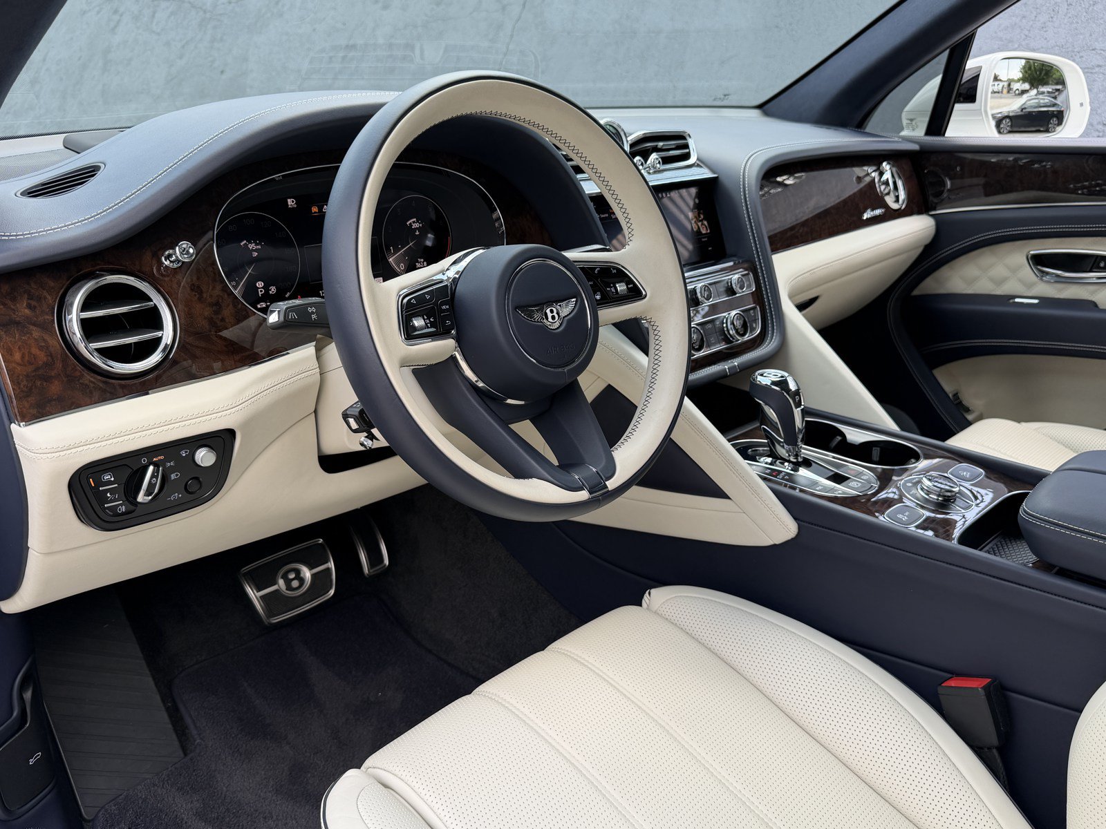 Certified 2023 Bentley Bentayga AWD/4WD image 16
