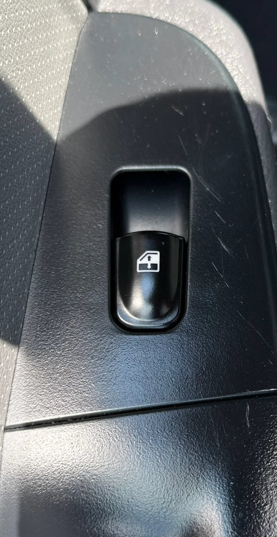 Used 2010 Hyundai Elantra GLS FWD image 25