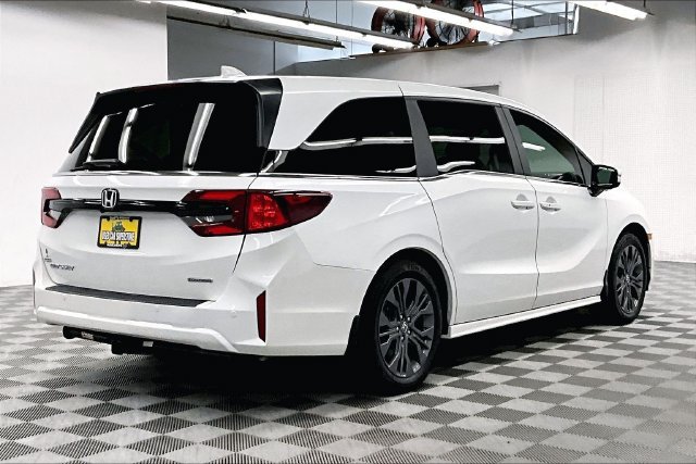 Used 2025 Honda Odyssey Touring image 13