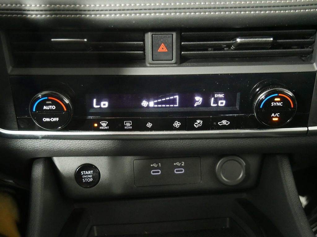 Used 2024 Nissan Rogue SV image 29