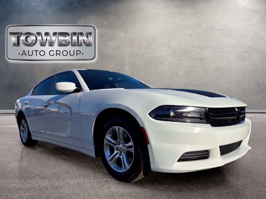 Used 2019 Dodge Charger SXT w/ Leather Interior Group RWD image 2