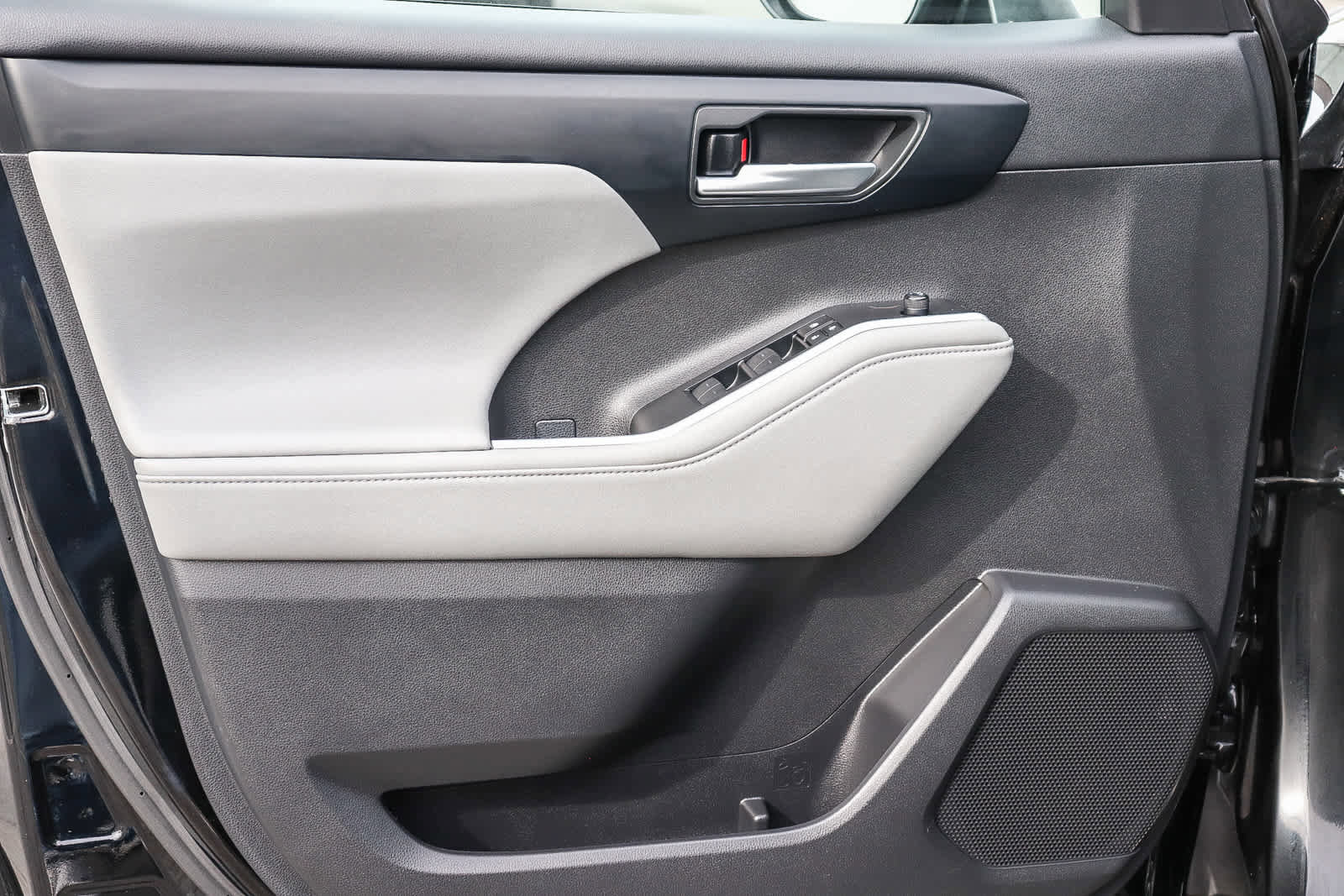 Used 2023 Toyota Highlander XLE image 21