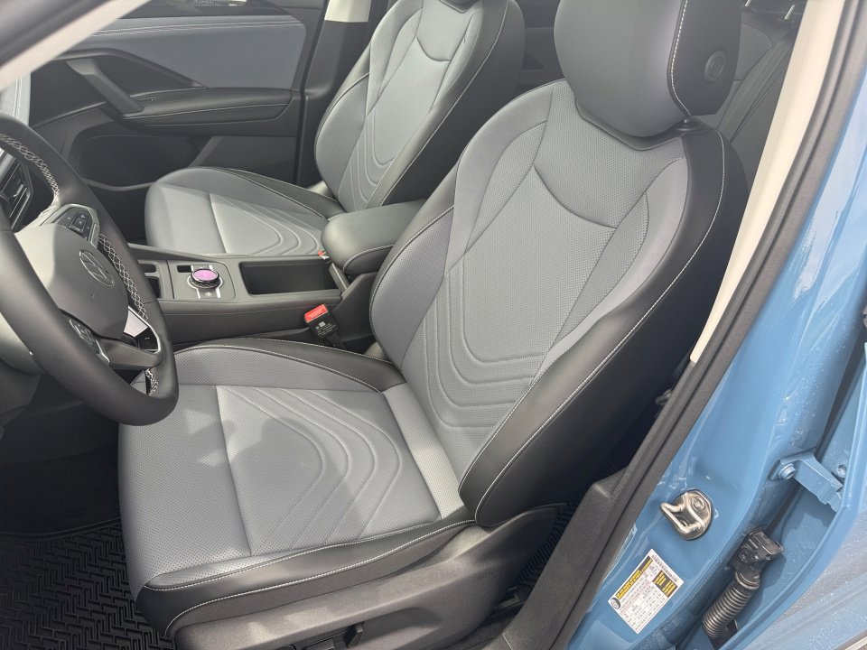 New 2026 Volkswagen Tiguan SE FWD image 30