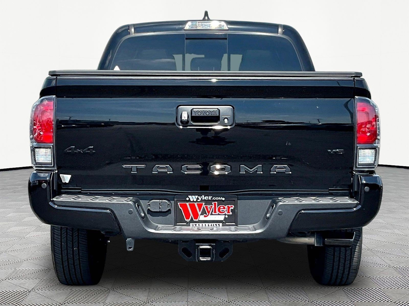 Used 2023 Toyota Tacoma Limited w/ Nightshade Package AWD/4WD image 5