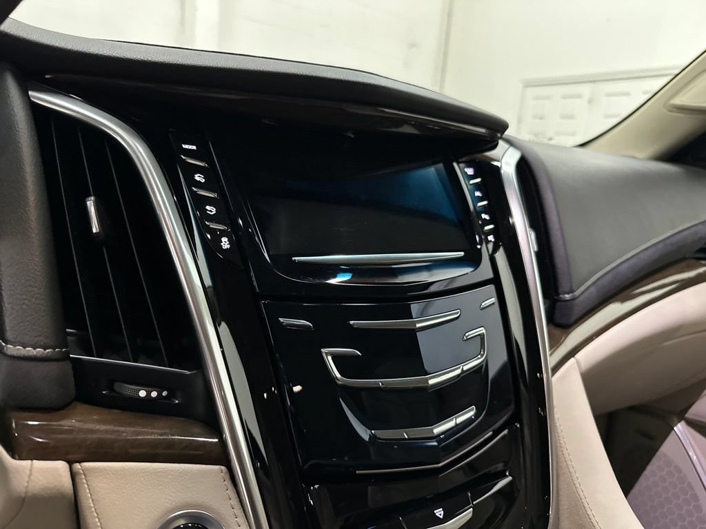 Used 2019 Cadillac Escalade Luxury AWD/4WD image 46