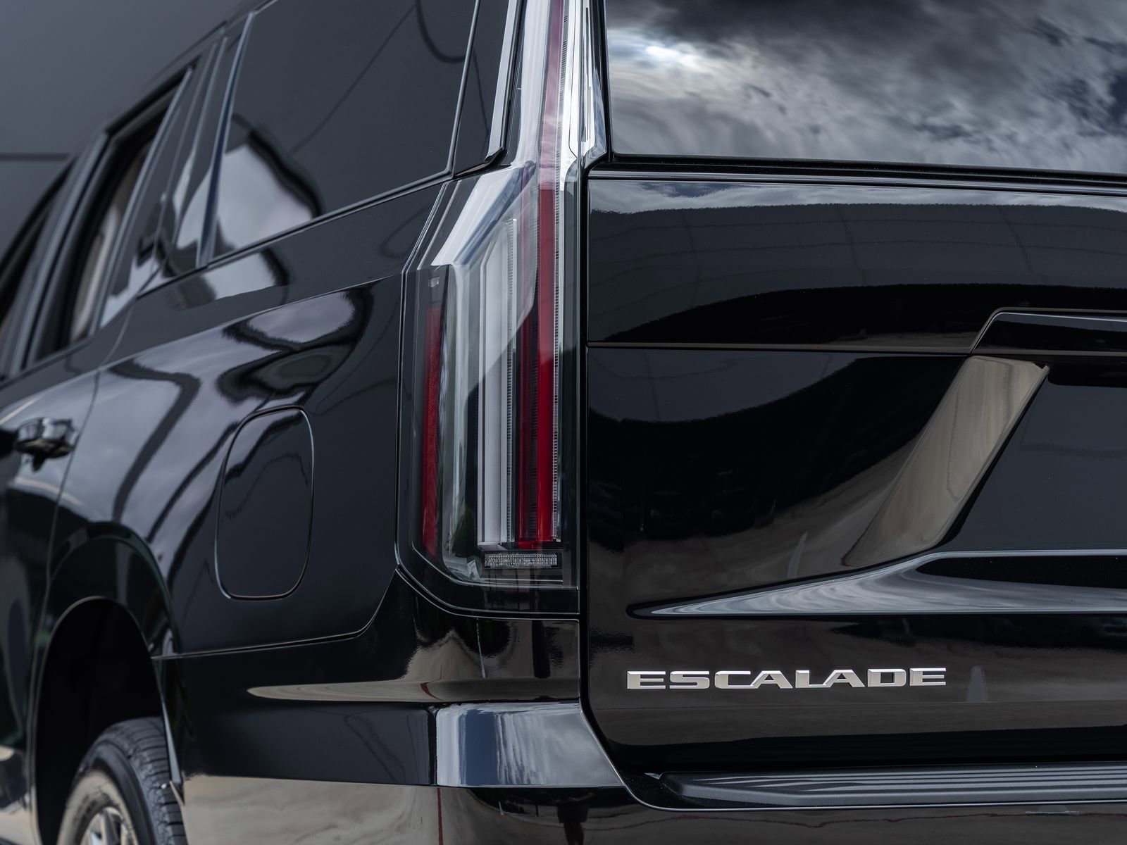 Used 2026 Cadillac Escalade Platinum Sport w/ LPO, Floor Liner Package AWD/4WD image 13