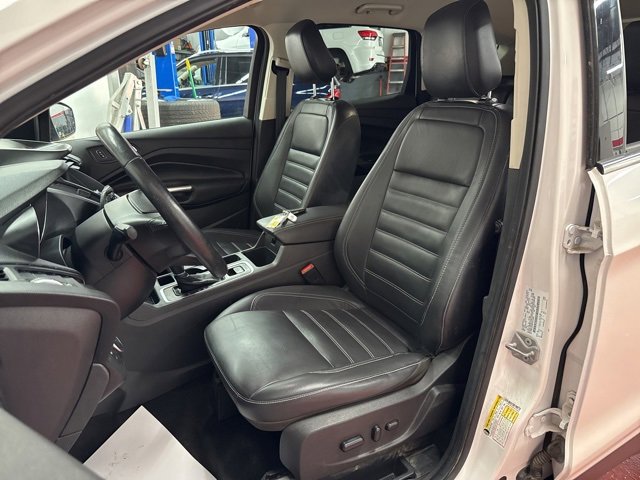 Used 2019 Ford Escape Titanium image 3
