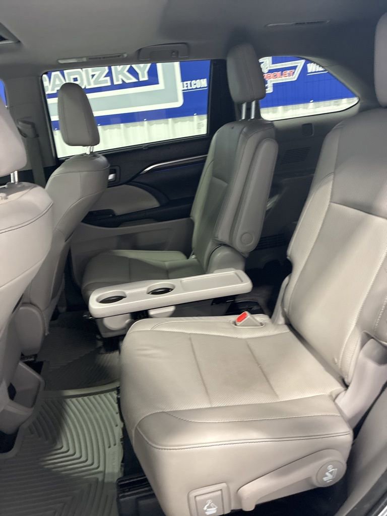 Used 2015 Toyota Highlander Limited AWD/4WD image 30