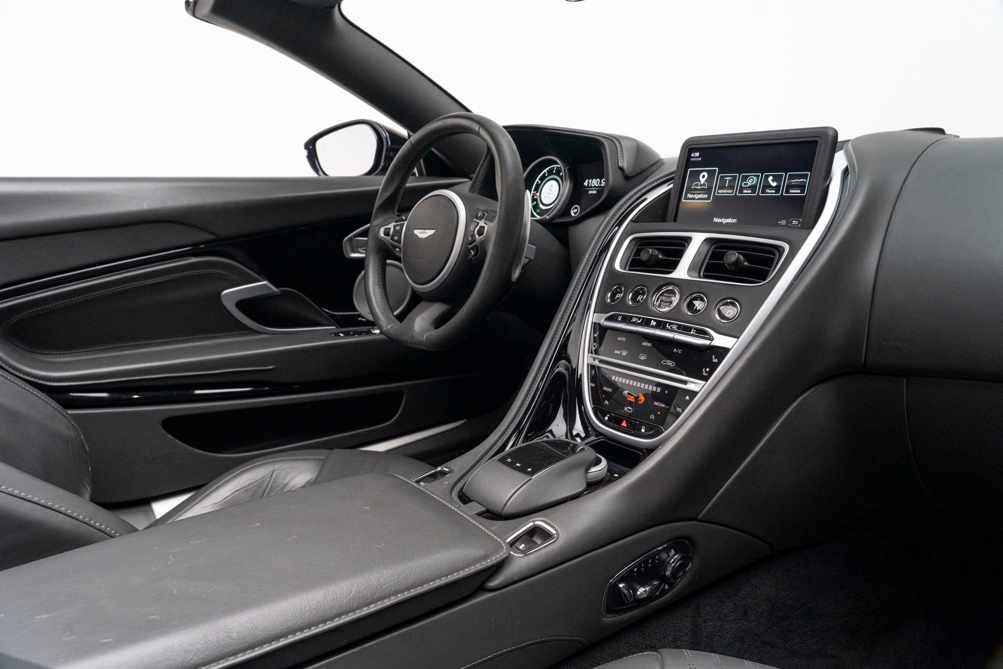 Used 2020 Aston Martin DB11 Volante RWD image 40