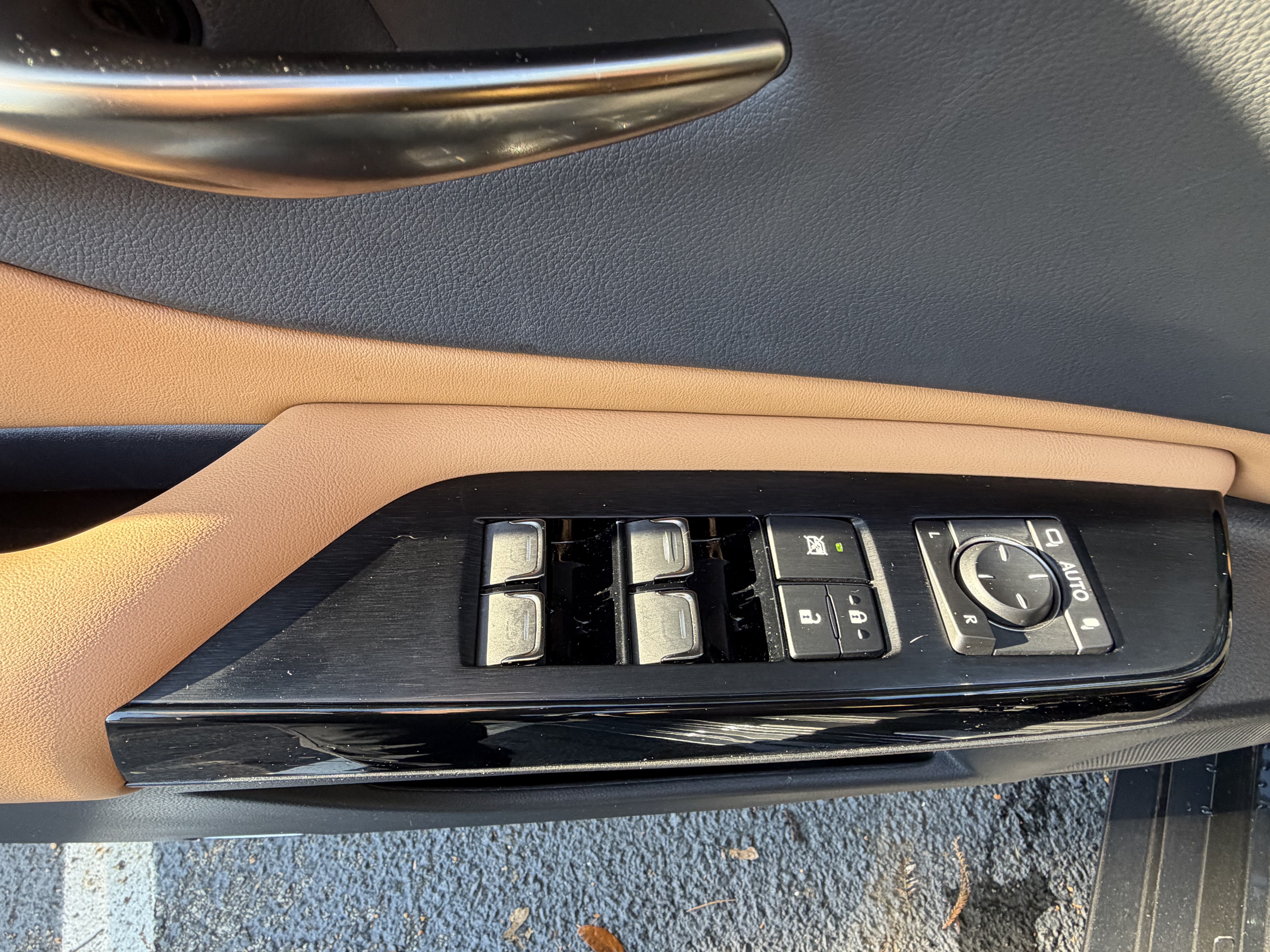 Certified 2025 Lexus ES 350 w/ Premium Package FWD image 14