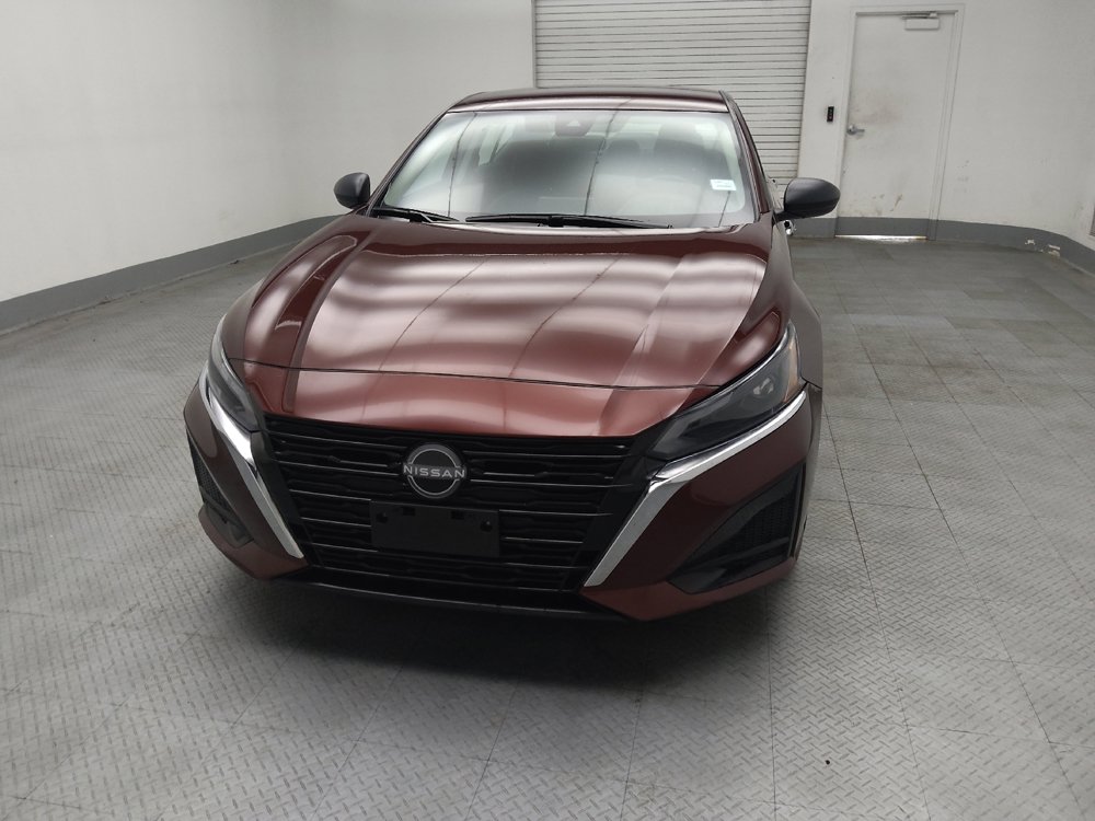 Used 2025 Nissan Altima 2.5 SV FWD image 15