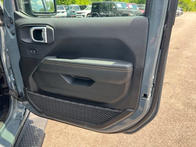 Used 2025 Jeep Wrangler Unlimited Sahara AWD/4WD image 28