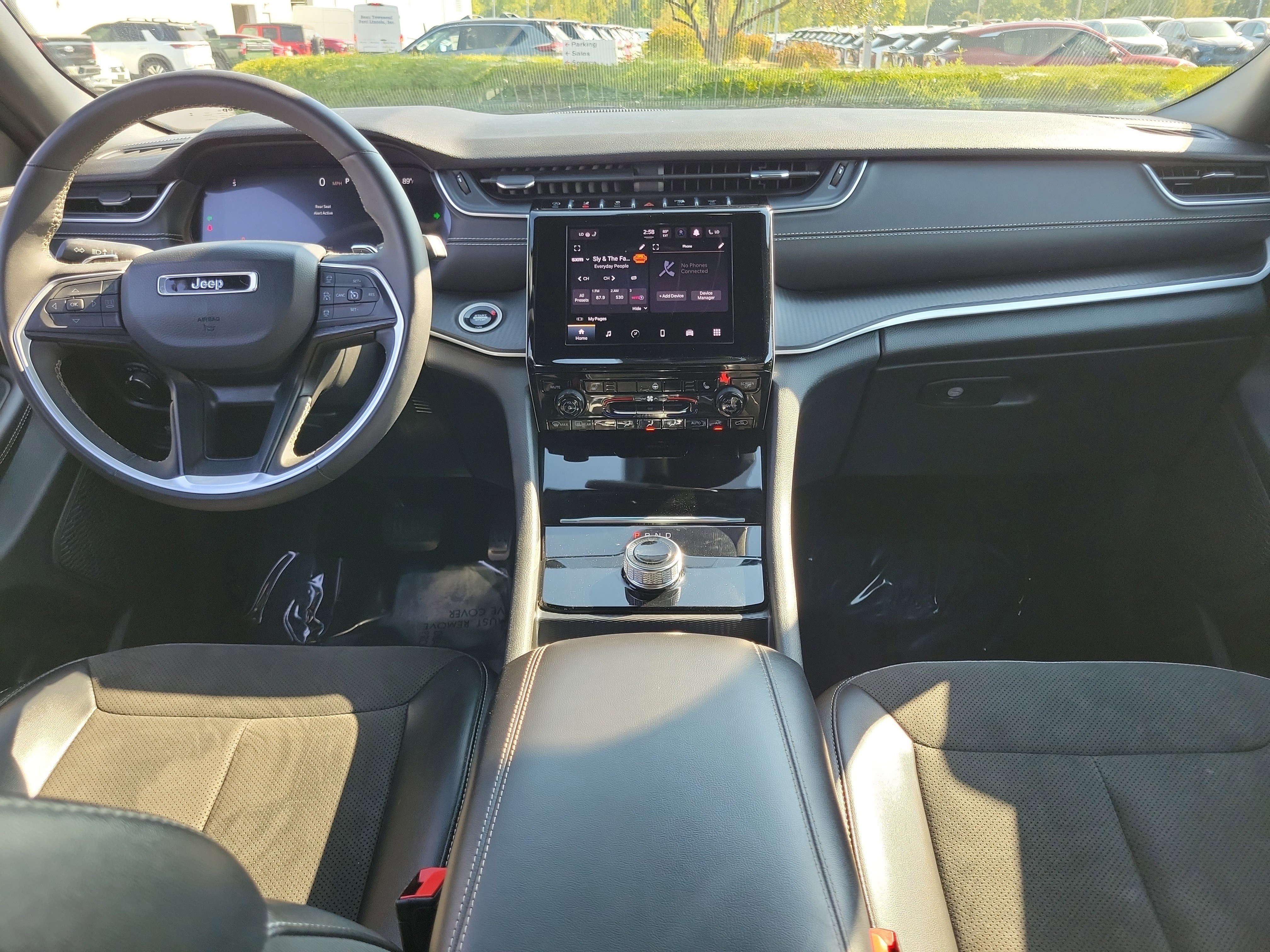 Used 2024 Jeep Grand Cherokee L Laredo image 9