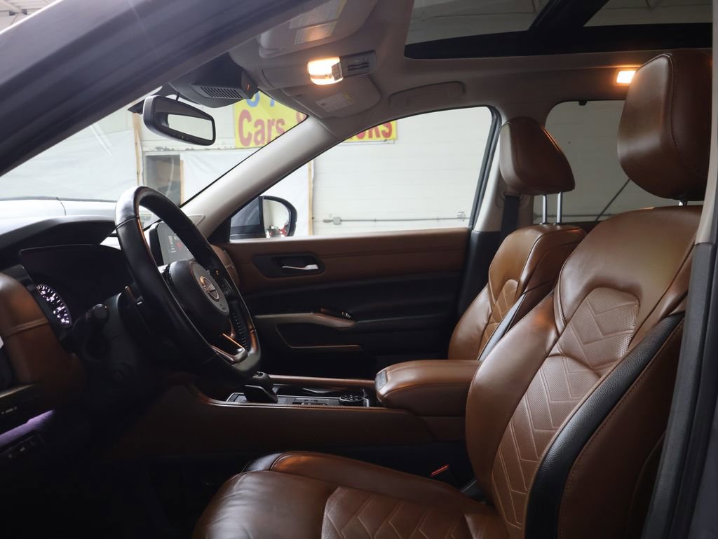 Used 2022 Nissan Pathfinder Platinum image 18