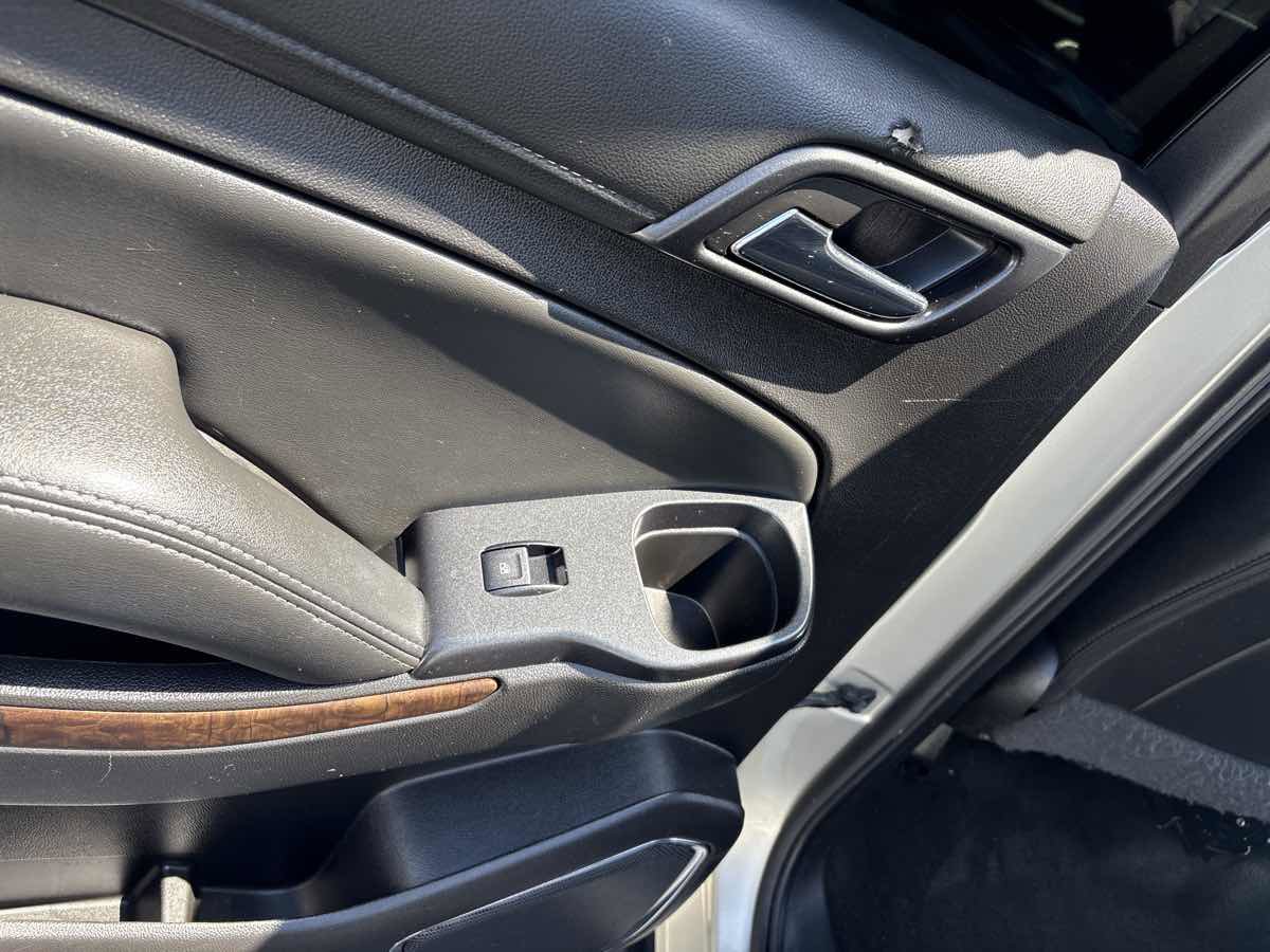 Used 2017 Chevrolet Suburban LT image 11