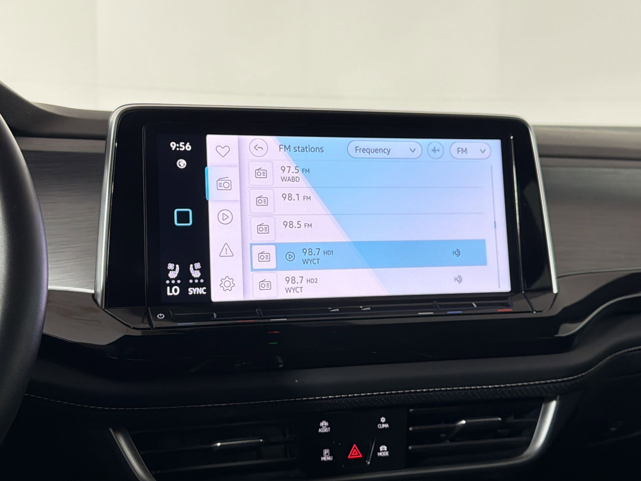 Used 2025 Volkswagen Atlas Cross Sport SE image 22