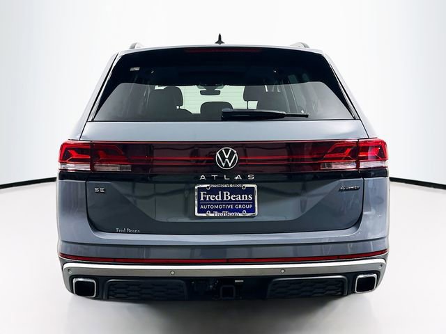 Used 2025 Volkswagen Atlas Peak Edition SE AWD/4WD image 7