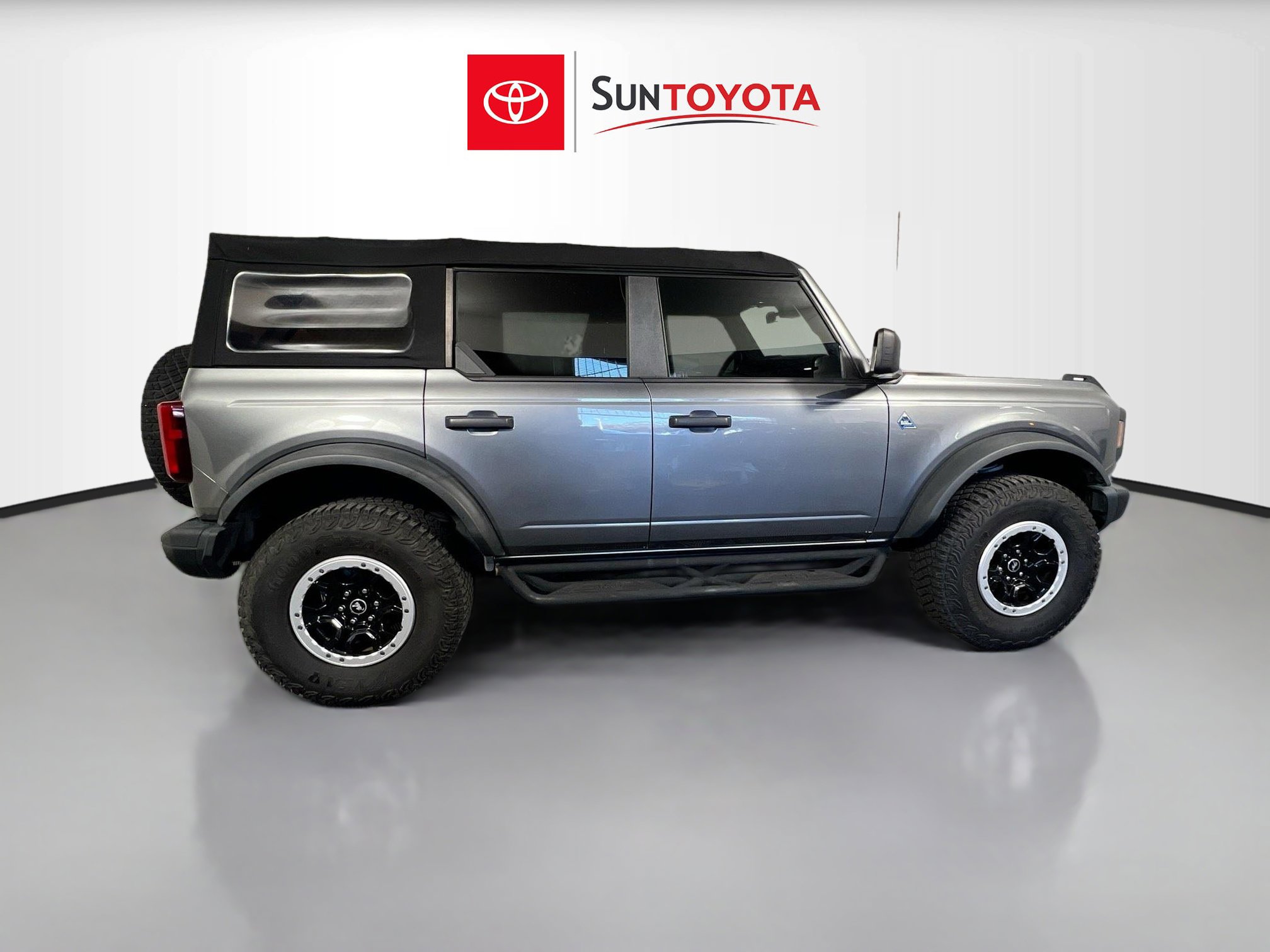 Used 2022 Ford Bronco Black Diamond w/ Sasquatch Package image 2