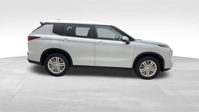 Used 2023 Mitsubishi Outlander ES AWD/4WD image 11