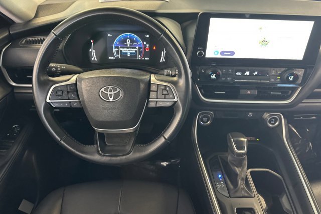 Used 2025 Toyota Grand Highlander AWD image 16