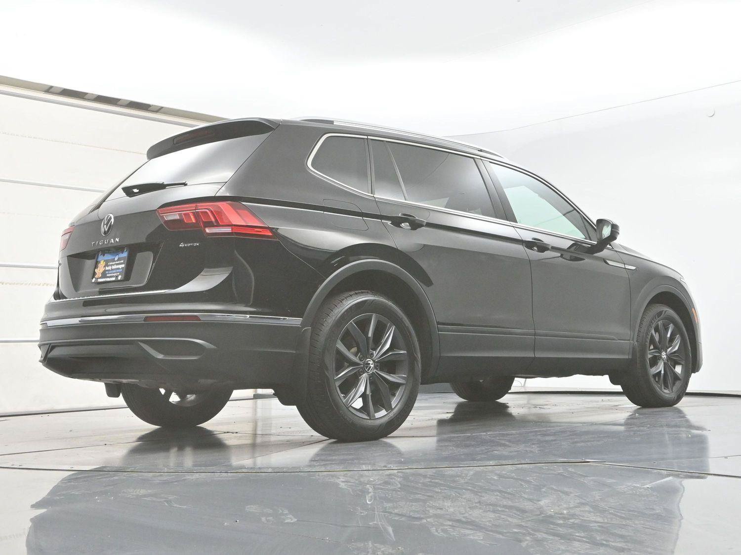 Used 2022 Volkswagen Tiguan SE AWD/4WD image 31