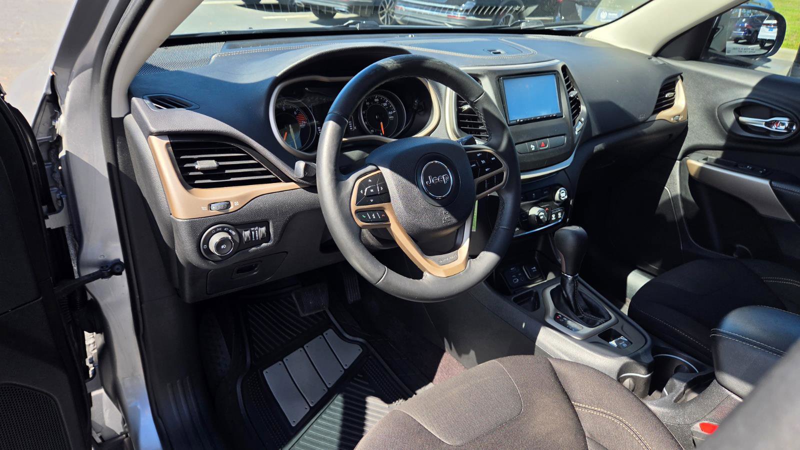 Used 2017 Jeep Cherokee Latitude w/ Safety/Convenience Group image 20