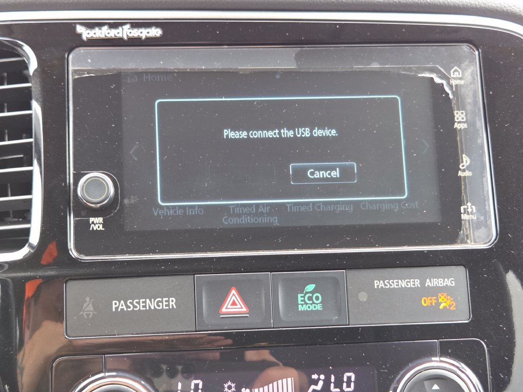 Used 2018 Mitsubishi Outlander 4WD Plug-In Hybrid image 4