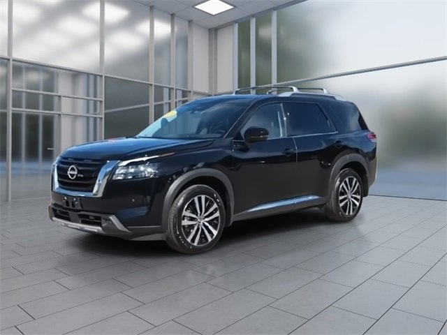 Used 2025 Nissan Pathfinder Platinum w/ Cargo Package image 4