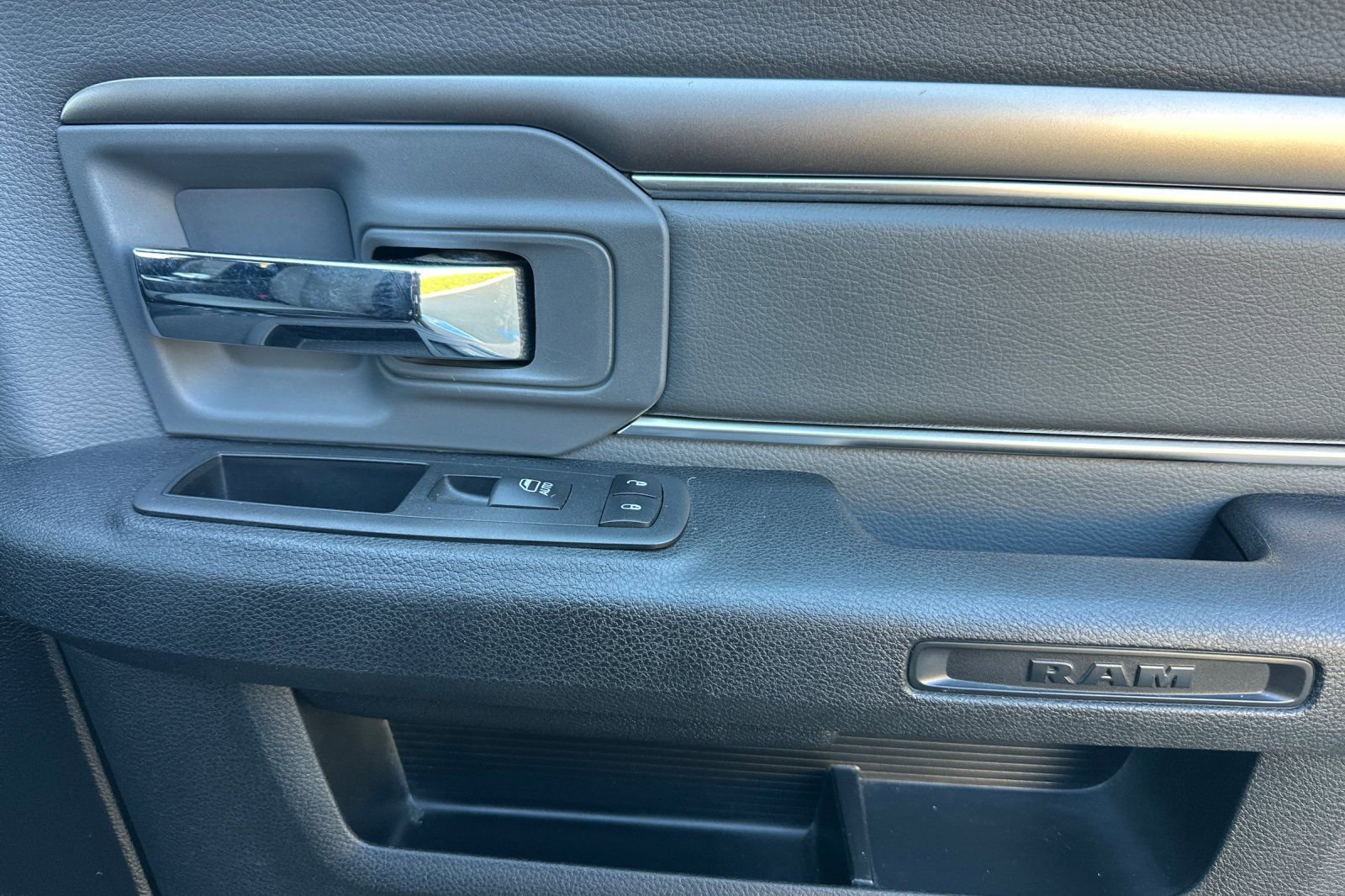 Used 2024 RAM 1500 Classic SLT image 18