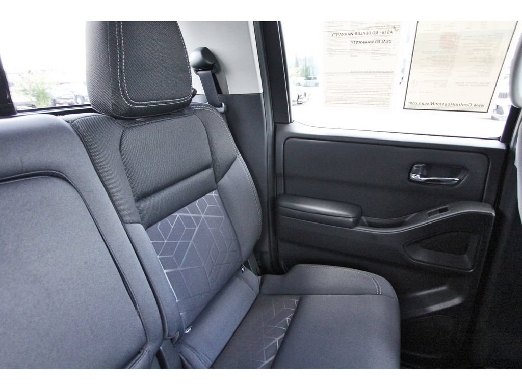 Used 2025 Nissan Frontier SV w/ SV Convenience Package RWD image 10