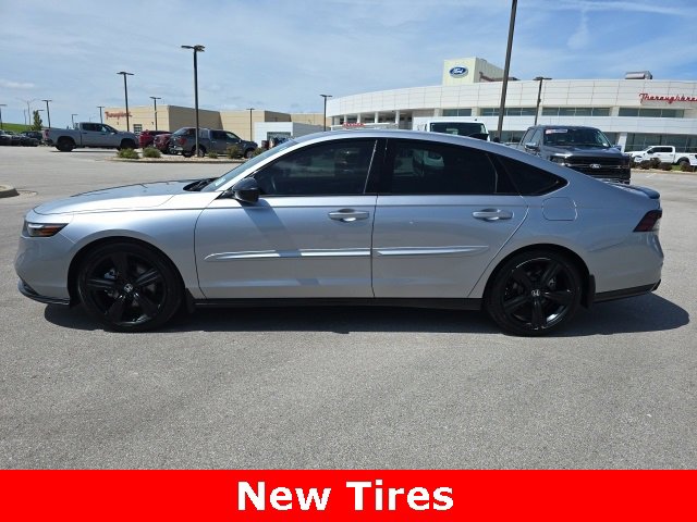 Used 2023 Honda Accord Sport image 2