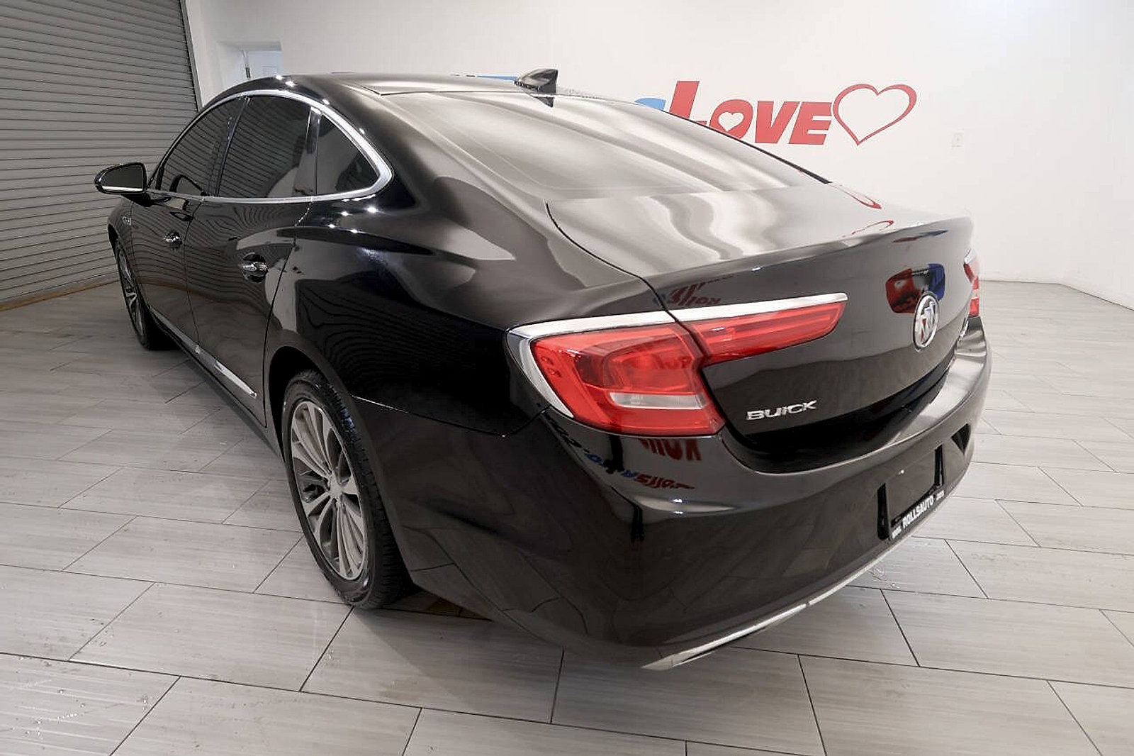 Used 2017 Buick LaCrosse Essence w/ Sun and Shade Package FWD image 3