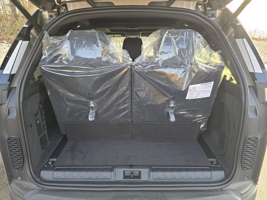 New 2026 Land Rover Discovery S AWD/4WD image 29