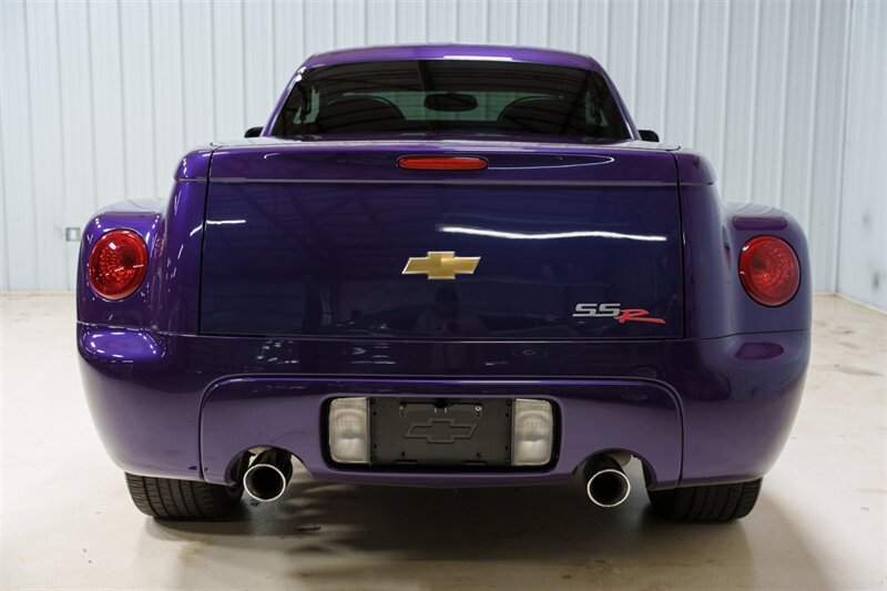 Used 2004 Chevrolet SSR w/ Preferred Equipment Group RWD image 6