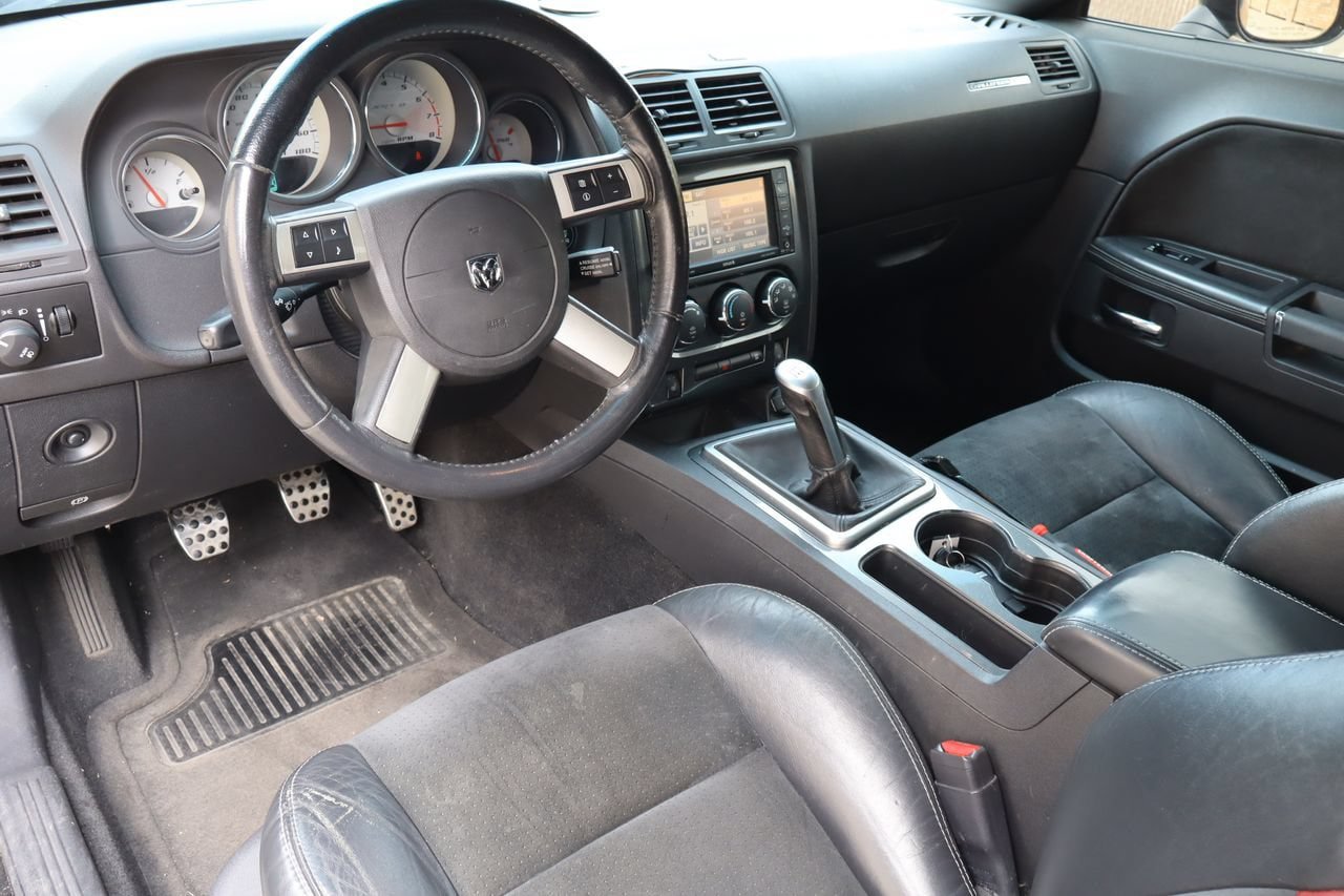 Used 2009 Dodge Challenger SRT8 w/ SRT Option Group II RWD image 5
