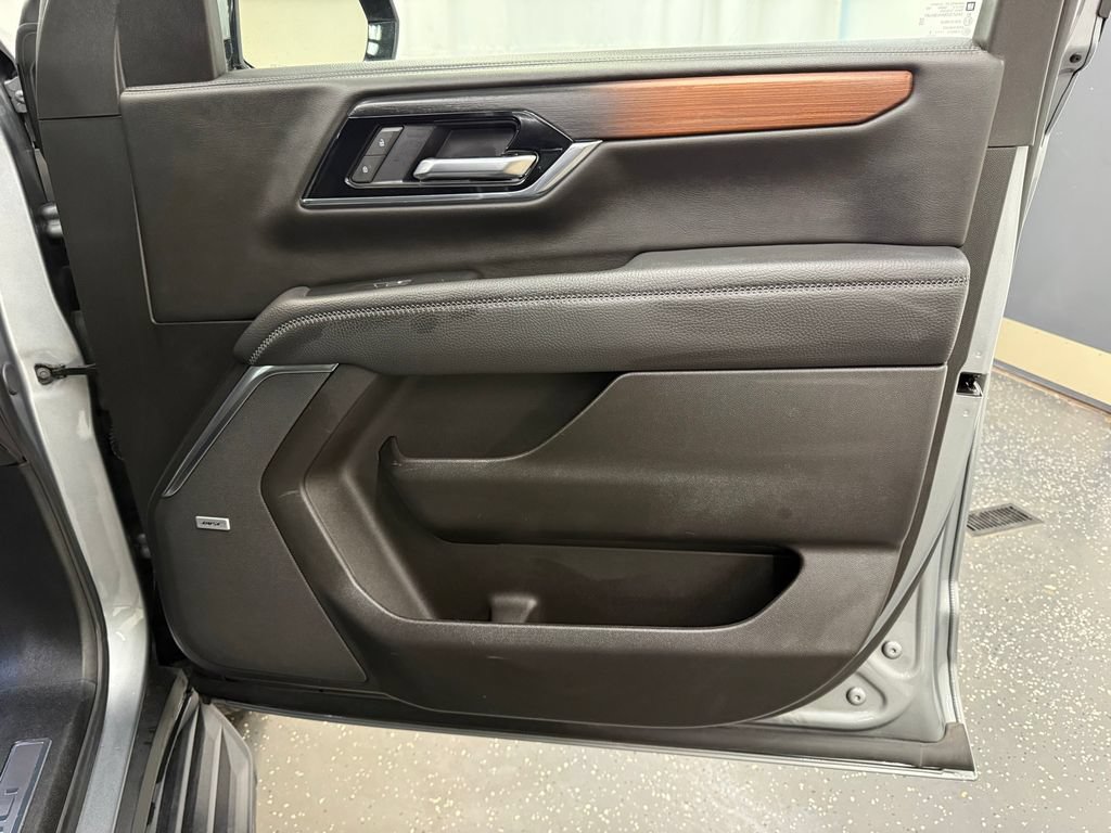Used 2025 GMC Yukon Denali AWD/4WD image 7