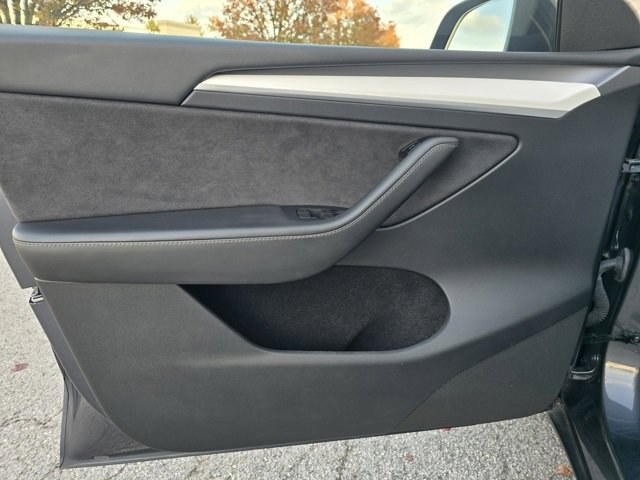 Used 2023 Tesla Model Y 2WD image 14