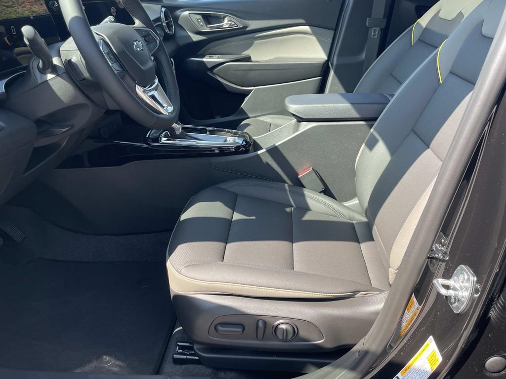 New 2026 Chevrolet Trax ACTIV w/ Sunroof Package FWD image 15