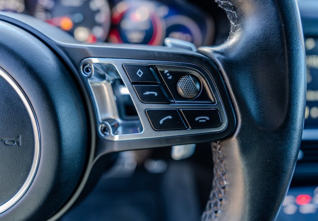 Used 2019 Porsche Cayenne Turbo w/ Sportdesign Package image 17