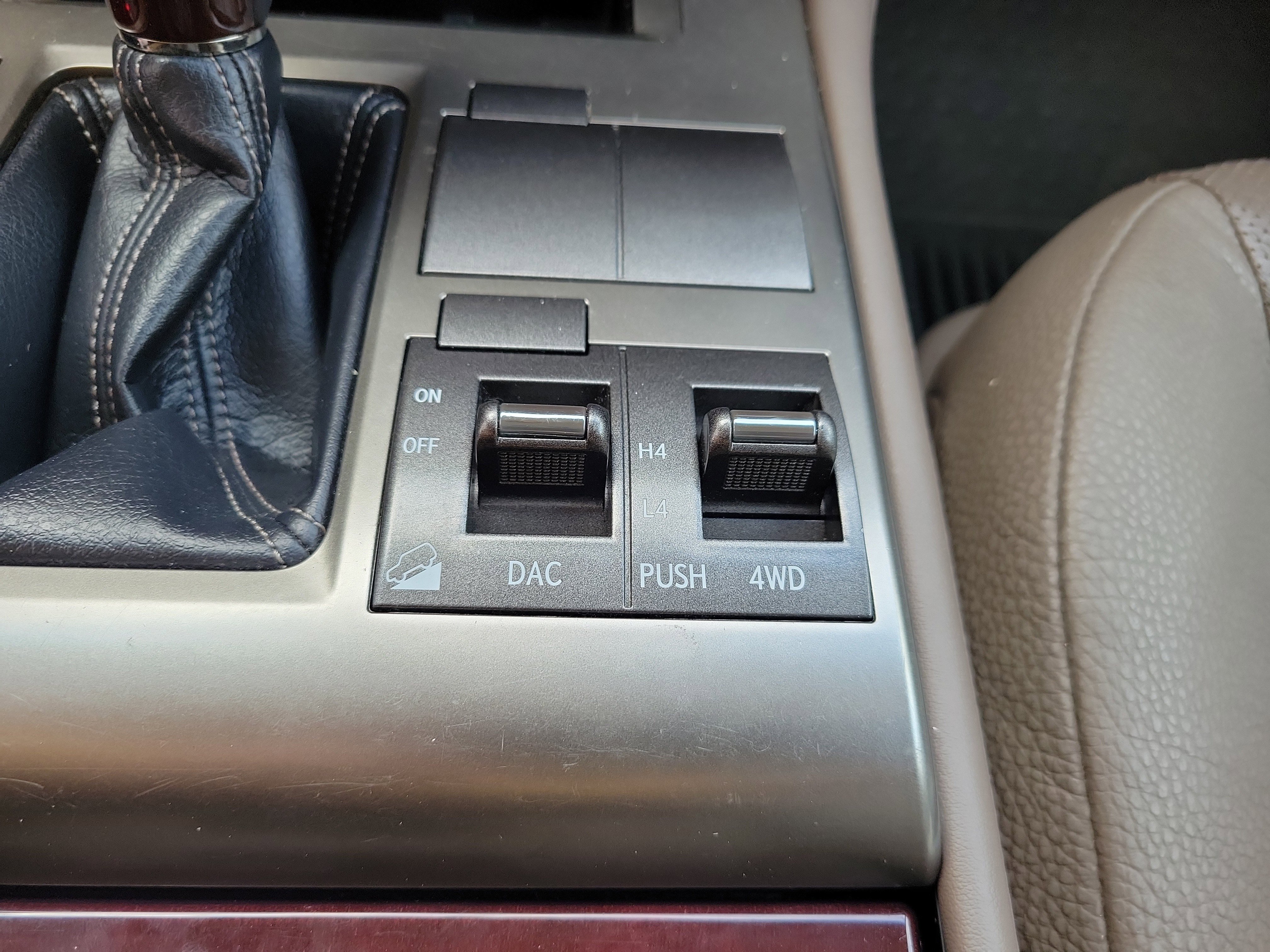 Used 2019 Lexus GX 460 image 32