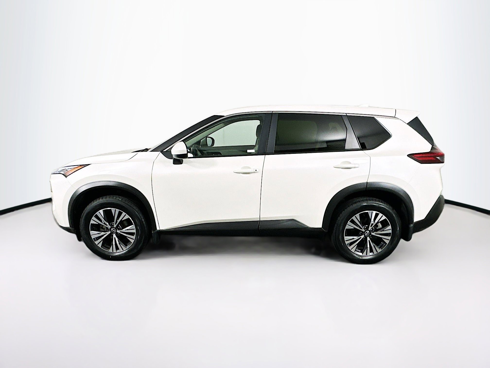 Used 2023 Nissan Rogue SV image 4