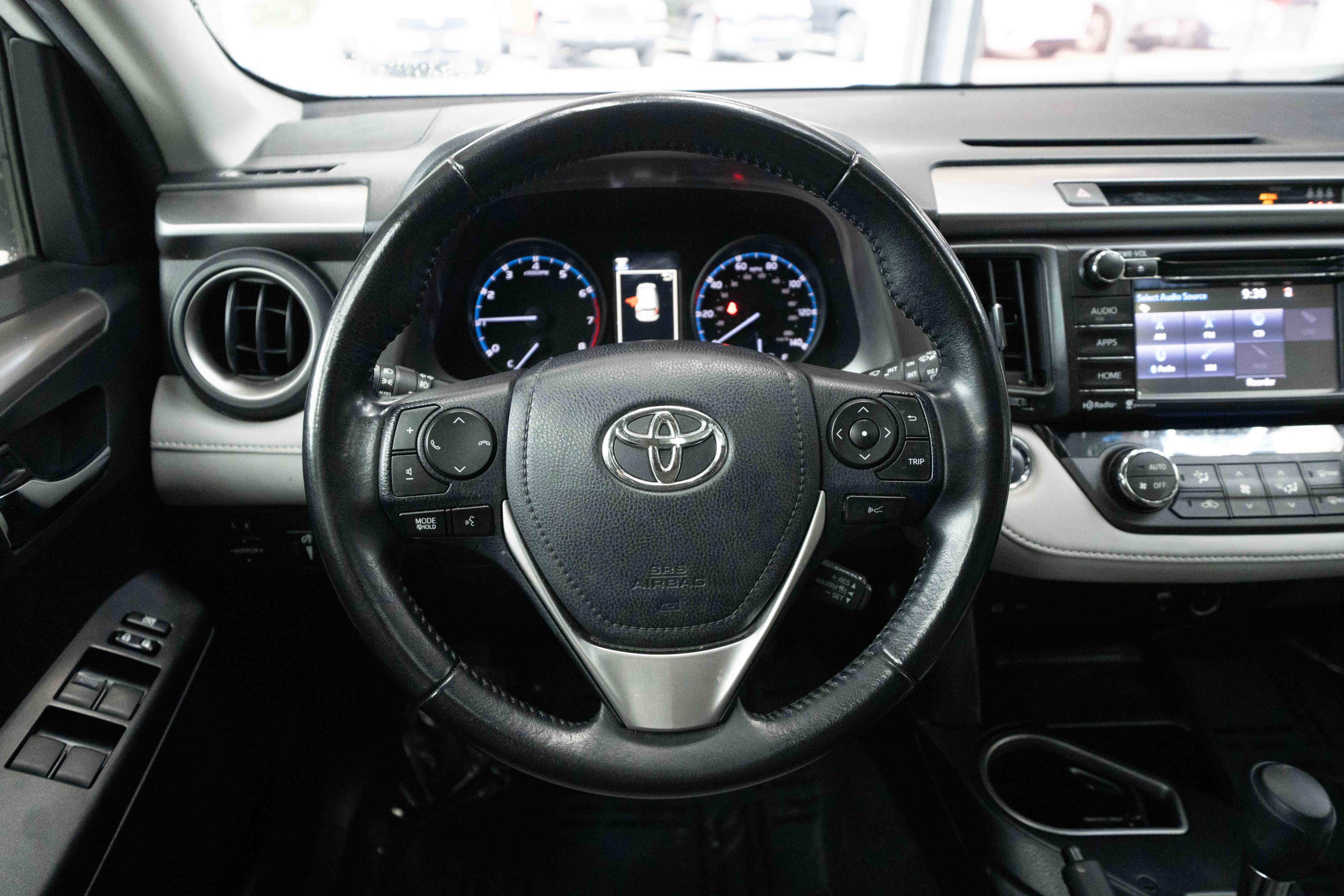 Used 2018 Toyota RAV4 XLE AWD/4WD image 22