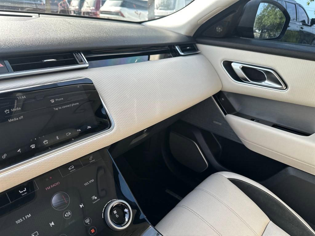 Used 2018 Land Rover Range Rover Velar R-Dynamic SE AWD/4WD image 20