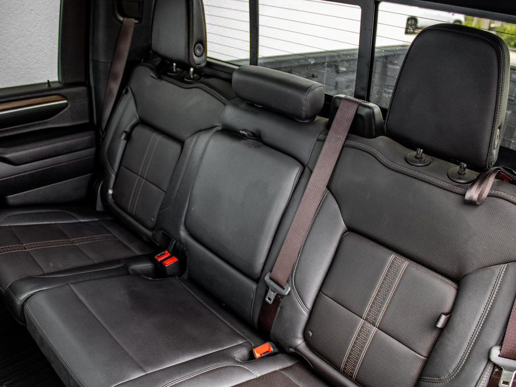 Used 2024 Chevrolet Silverado 2500 High Country w/ High Country Premium Package AWD/4WD image 26