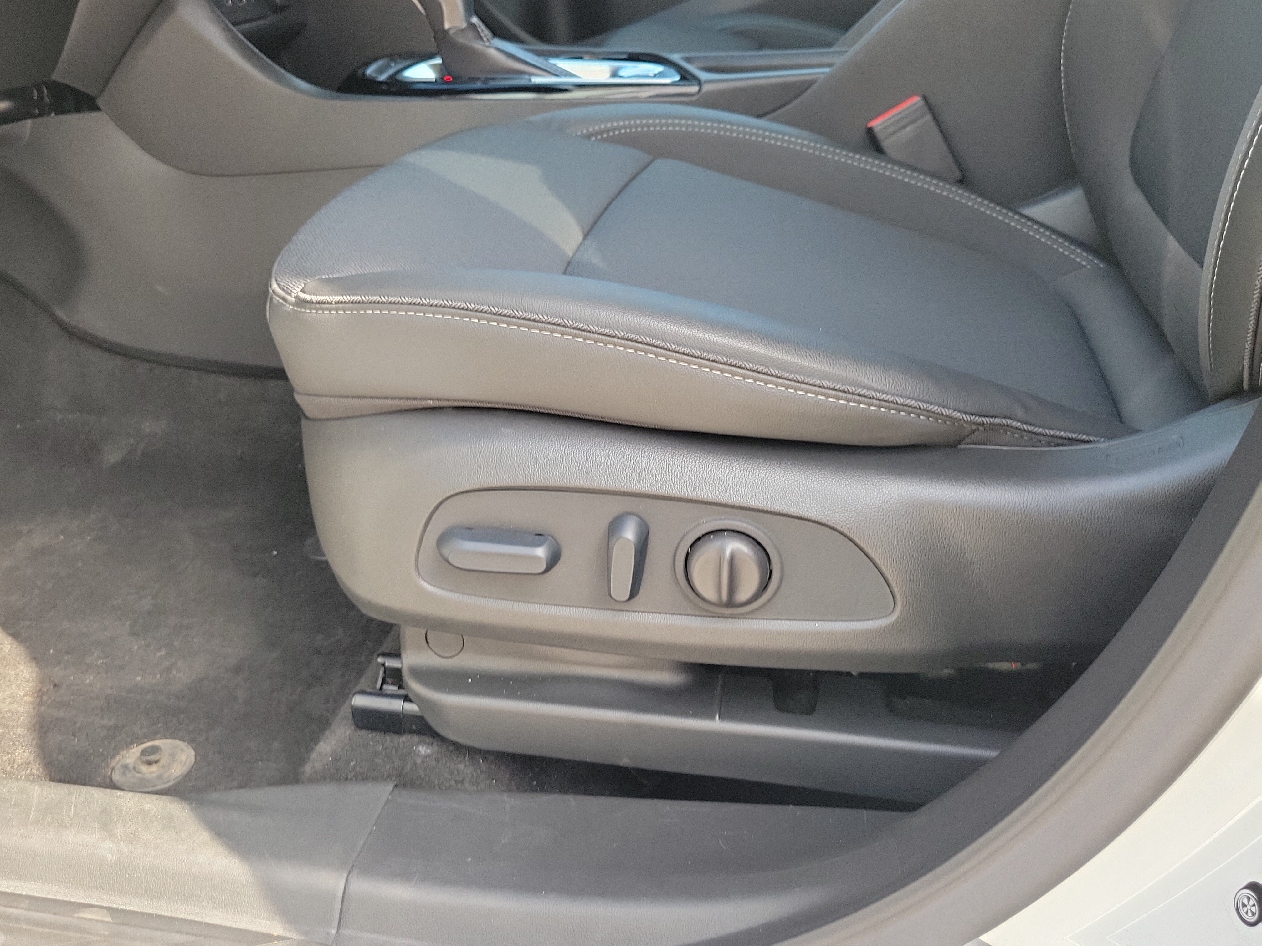 Used 2023 Buick Encore GX Preferred w/ Cold Weather Comfort Package FWD image 12